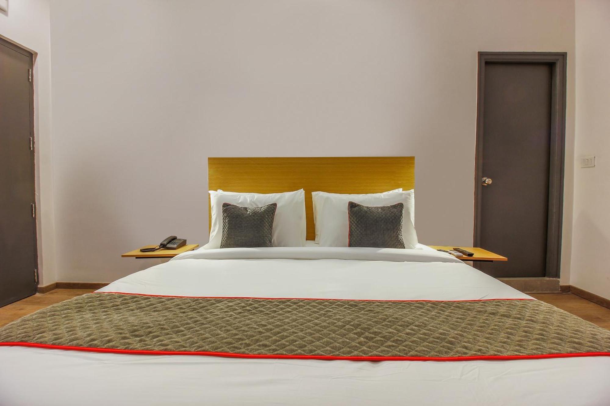 Hotel Townhouse White Ridge Shivam Road Lālāguda Esterno foto